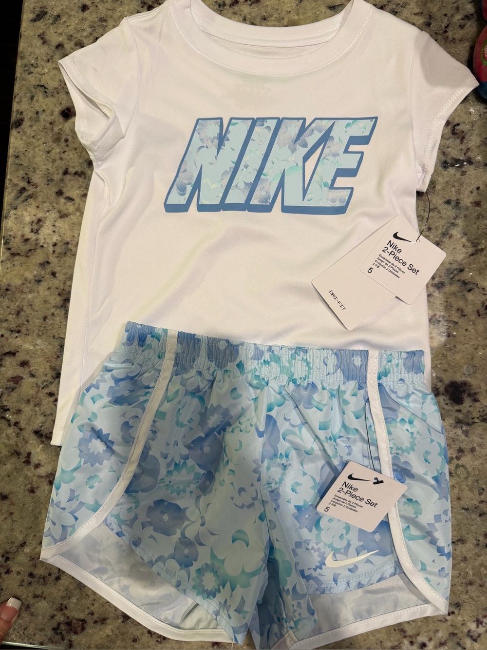 Nike girls Dri fit short set nwt size 4